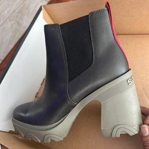 Women’s Sorel Brex Heel Chelsea Boot size 9